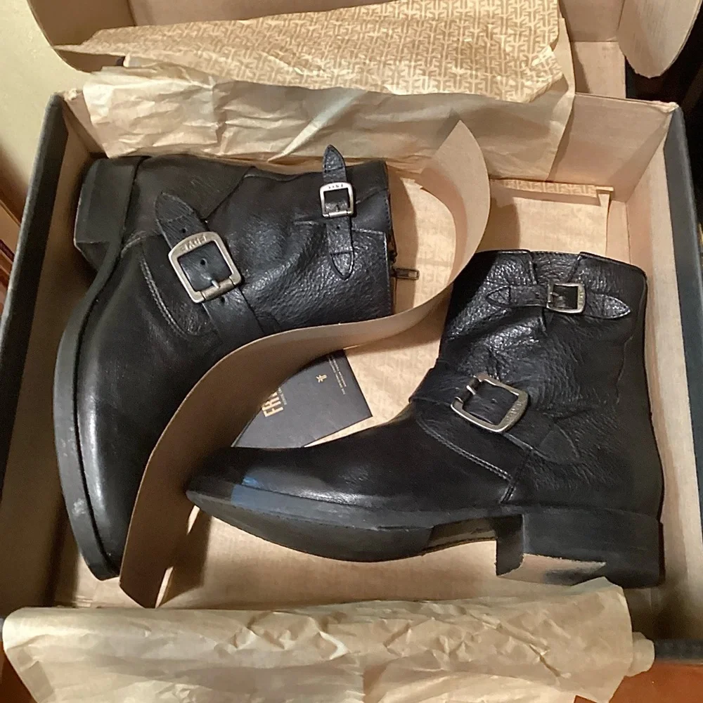 BNIB FRYE Boots 8.5B - Picture 1 of 9